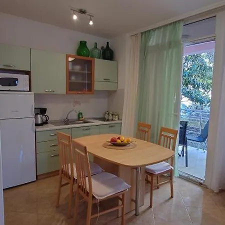 Apartment Lola *