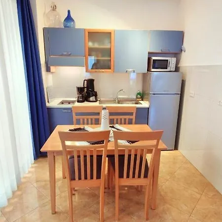 Lola Apartman *