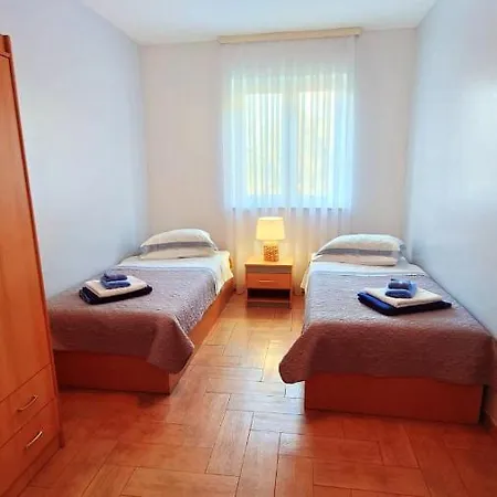 Lola Apartment *
