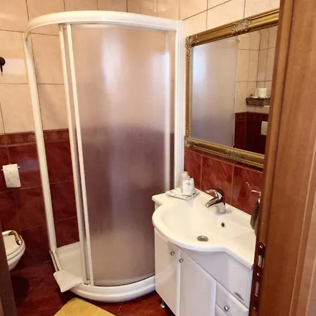 Lola Apartman